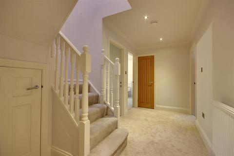 5 Northfield Close, Anlaby, Hull, HU10 7DJ