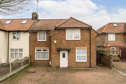 3 bedroom semi-detached house to rent, Saxon Drive, London W3