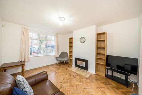 3 bedroom semi-detached house to rent, Saxon Drive, London W3