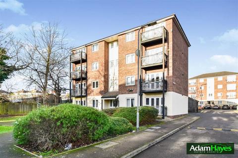 2 bedroom apartment to rent, Denham Road, London N20