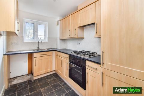 2 bedroom apartment to rent, Denham Road, London N20