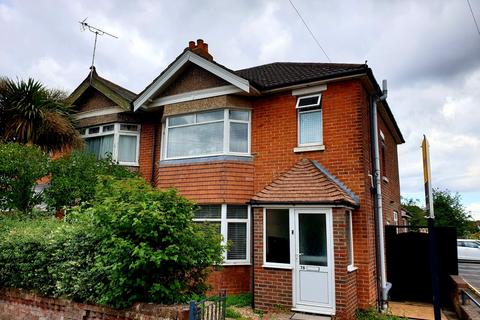 3 bedroom semi-detached house to rent, Wilton Crescent, Southampton SO15