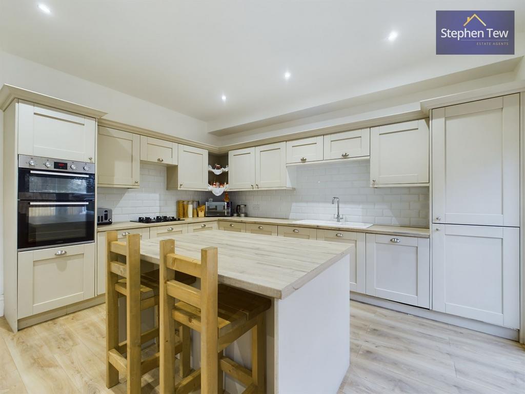 Kitchen/ Dining Room