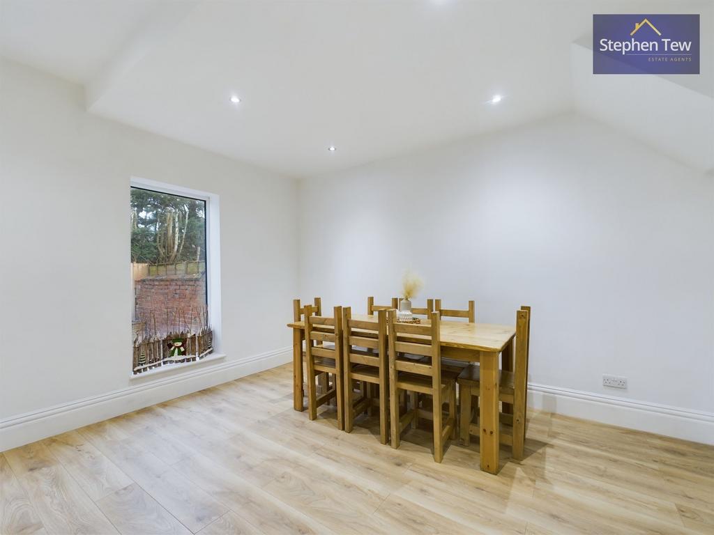 Kitchen/ Dining Room