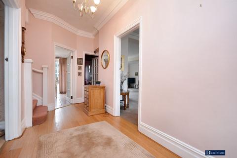 4 bedroom detached house for sale, Harrow Drive, Hornchurch, RM11