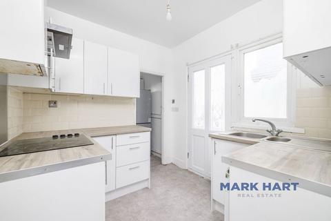 2 bedroom maisonette to rent, Knapmill Road, London SE6