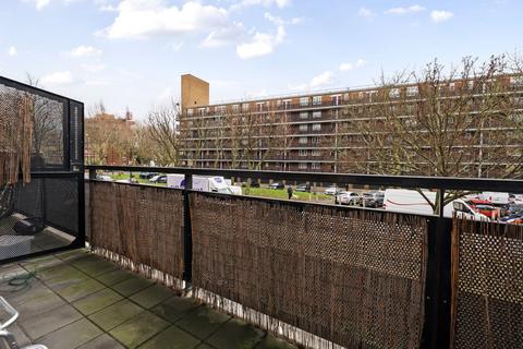 3 bedroom flat for sale, Lockwood Square, London, SE16