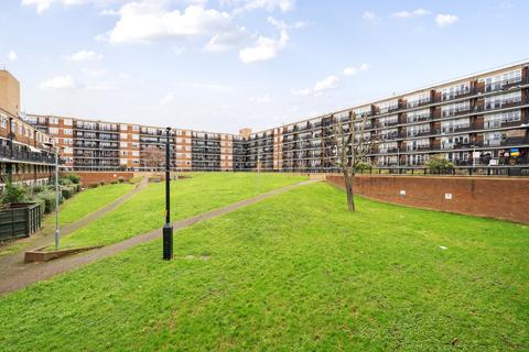 3 bedroom flat for sale, Lockwood Square, London, SE16