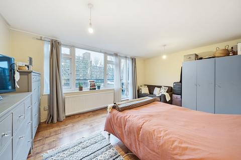 3 bedroom flat for sale, Lockwood Square, London, SE16