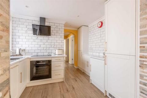 13 Aston Mead, Windsor, SL4 5PP