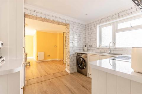 13 Aston Mead, Windsor, SL4 5PP
