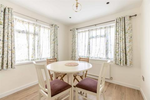 13 Aston Mead, Windsor, SL4 5PP