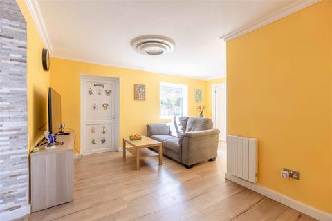 13 Aston Mead, Windsor, SL4 5PP