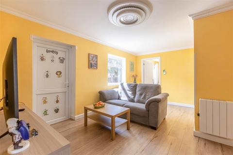 13 Aston Mead, Windsor, SL4 5PP