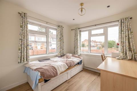 13 Aston Mead, Windsor, SL4 5PP