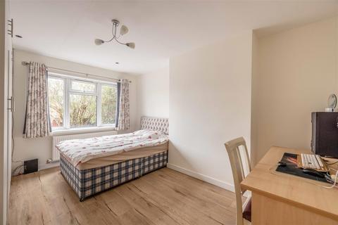 13 Aston Mead, Windsor, SL4 5PP