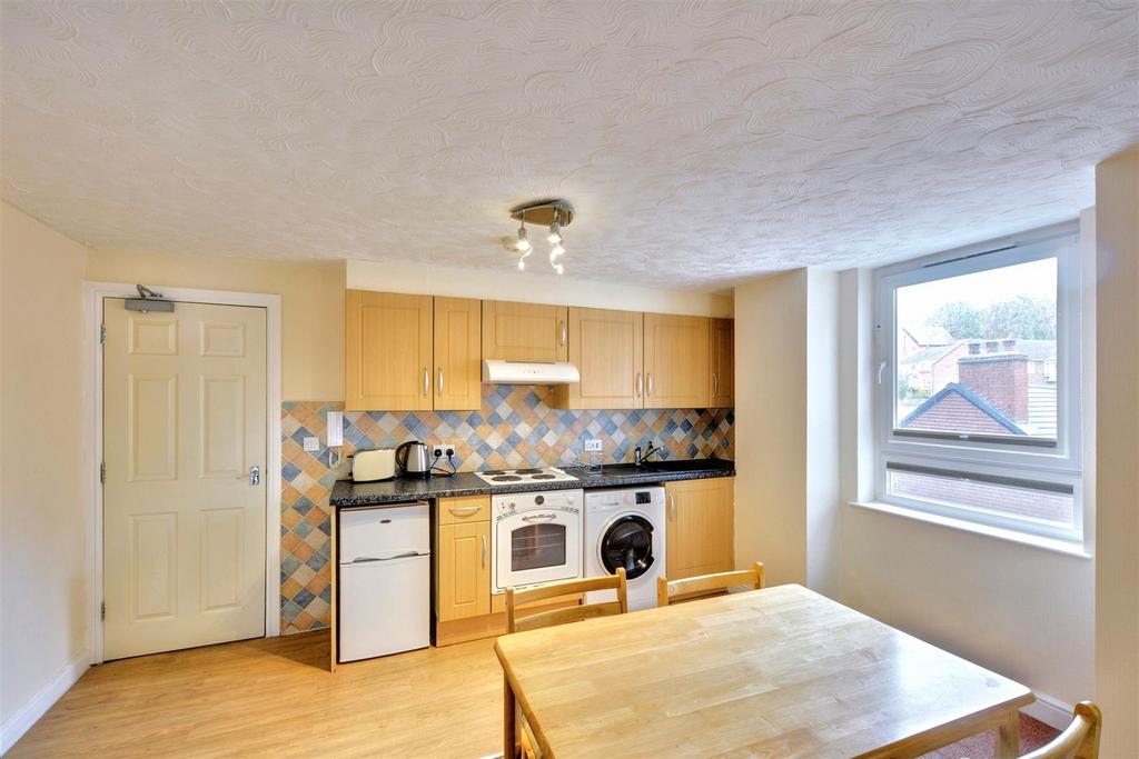 Kitchen 2.jpeg