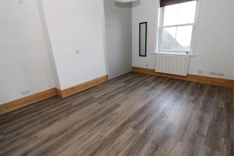 Studio for sale, South Terrace, Littlehampton