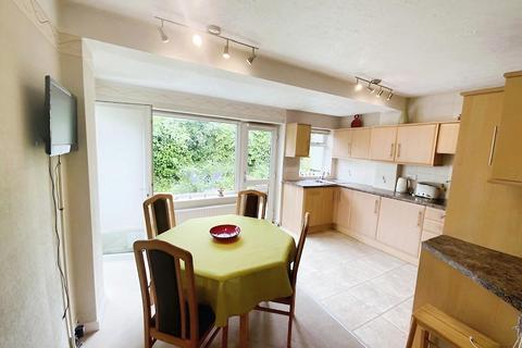 28 Cedar Grove, Dukinfield, SK16 5EL
