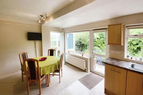 28 Cedar Grove, Dukinfield, SK16 5EL
