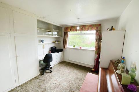 28 Cedar Grove, Dukinfield, SK16 5EL