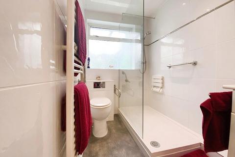 28 Cedar Grove, Dukinfield, SK16 5EL