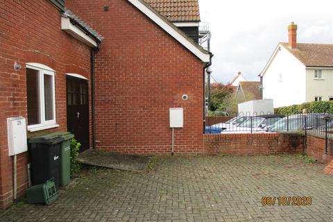 3 bedroom terraced house to rent, Priors Way, Coggeshall