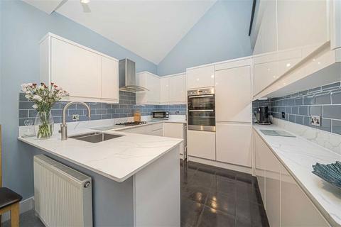 4 bedroom house for sale, Thames Meadow, Shepperton TW17