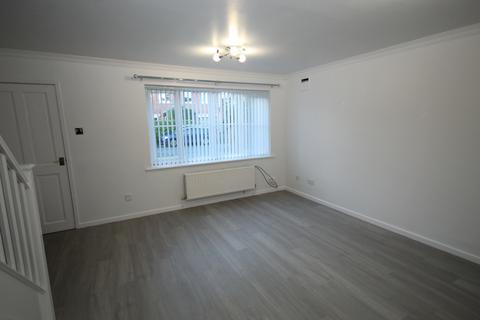 3 bedroom semi-detached house to rent, Hurstbrook Drive, Stretford, M32 9JQ