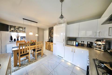 45 Gypsy Moth Lane, Kingswood, Hull, HU7 3LQ