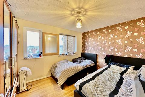 undefined, Burket Close, Southall UB2