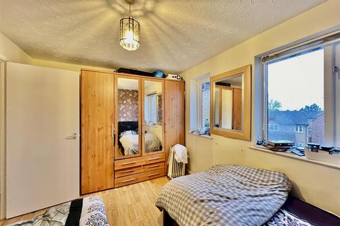 1 bedroom apartment to rent, Burket Close, Southall UB2