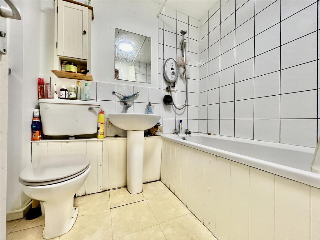 Family Bathroom/ WC