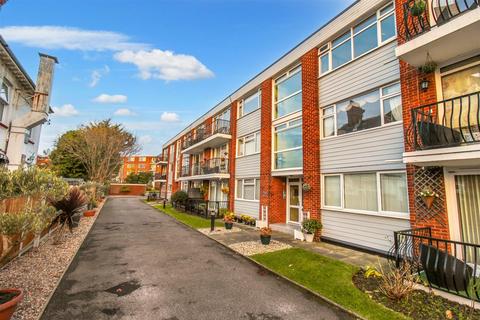 2 bedroom apartment for sale, Imperial Avenue, Westcliff-On-Sea