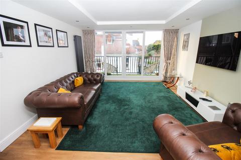 2 bedroom apartment for sale, Imperial Avenue, Westcliff-On-Sea