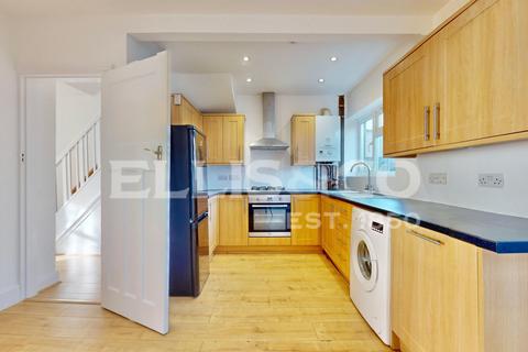 3 bedroom end of terrace house to rent, Northwood Gardens, Greenford, UB6