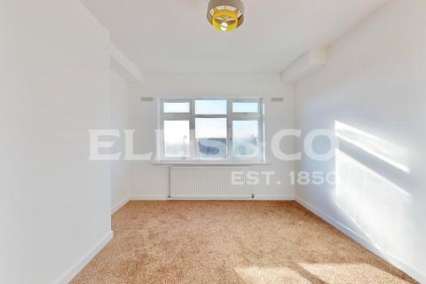 3 bedroom end of terrace house to rent, Northwood Gardens, Greenford, UB6