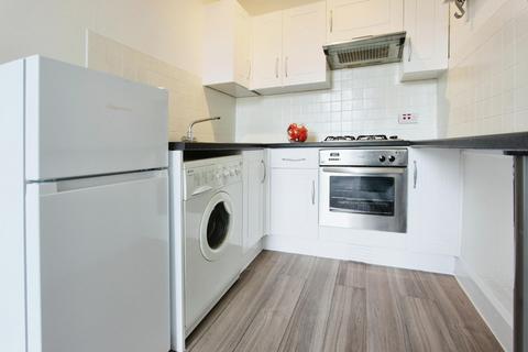 1 bedroom flat to rent, Albert Street, Edinburgh EH7