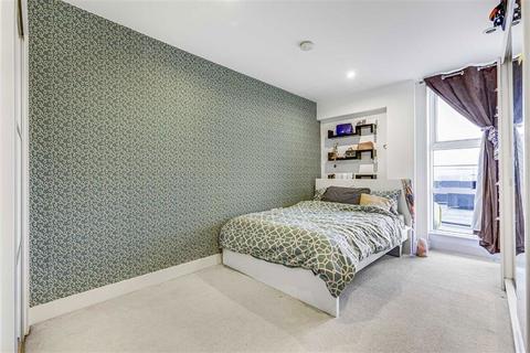 2 bedroom flat for sale, Wandsworth Road, London SW8