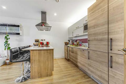 2 bedroom flat for sale, Wandsworth Road, London SW8