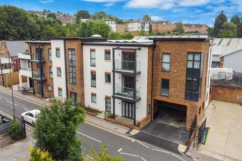 2 bedroom apartment to rent, Gordon Road, High Wycombe HP13