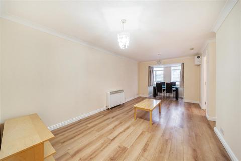 2 bedroom apartment to rent, Bourneside Crescent, London N14