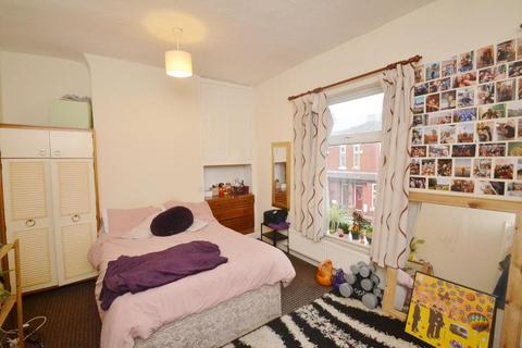 3 bedroom flat to rent, Braemar Road, Manchester M14