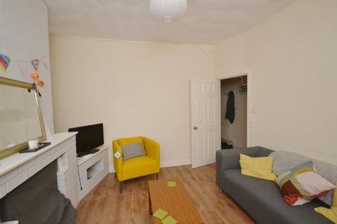 3 bedroom flat to rent, Braemar Road, Manchester M14