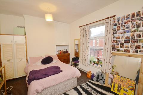 3 bedroom terraced house to rent, Braemar Road, Manchester M14