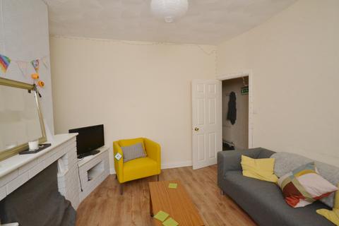 3 bedroom terraced house to rent, Braemar Road, Manchester M14