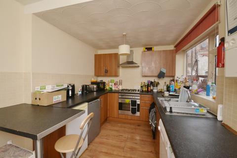 3 bedroom terraced house to rent, Braemar Road, Manchester M14