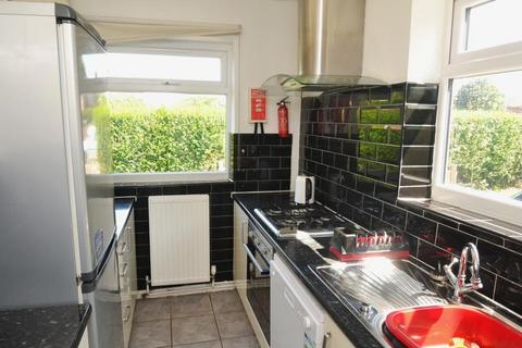 4 bedroom semi-detached house to rent, Yew Tree Road, Manchester M14