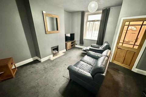 2 bedroom house to rent, Chapel Street, Holywell Green, Halifax