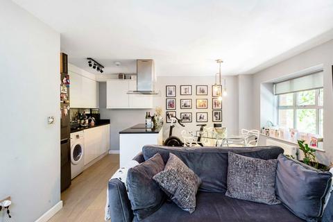 2 bedroom flat for sale, Tower Bridge Road, London SE1